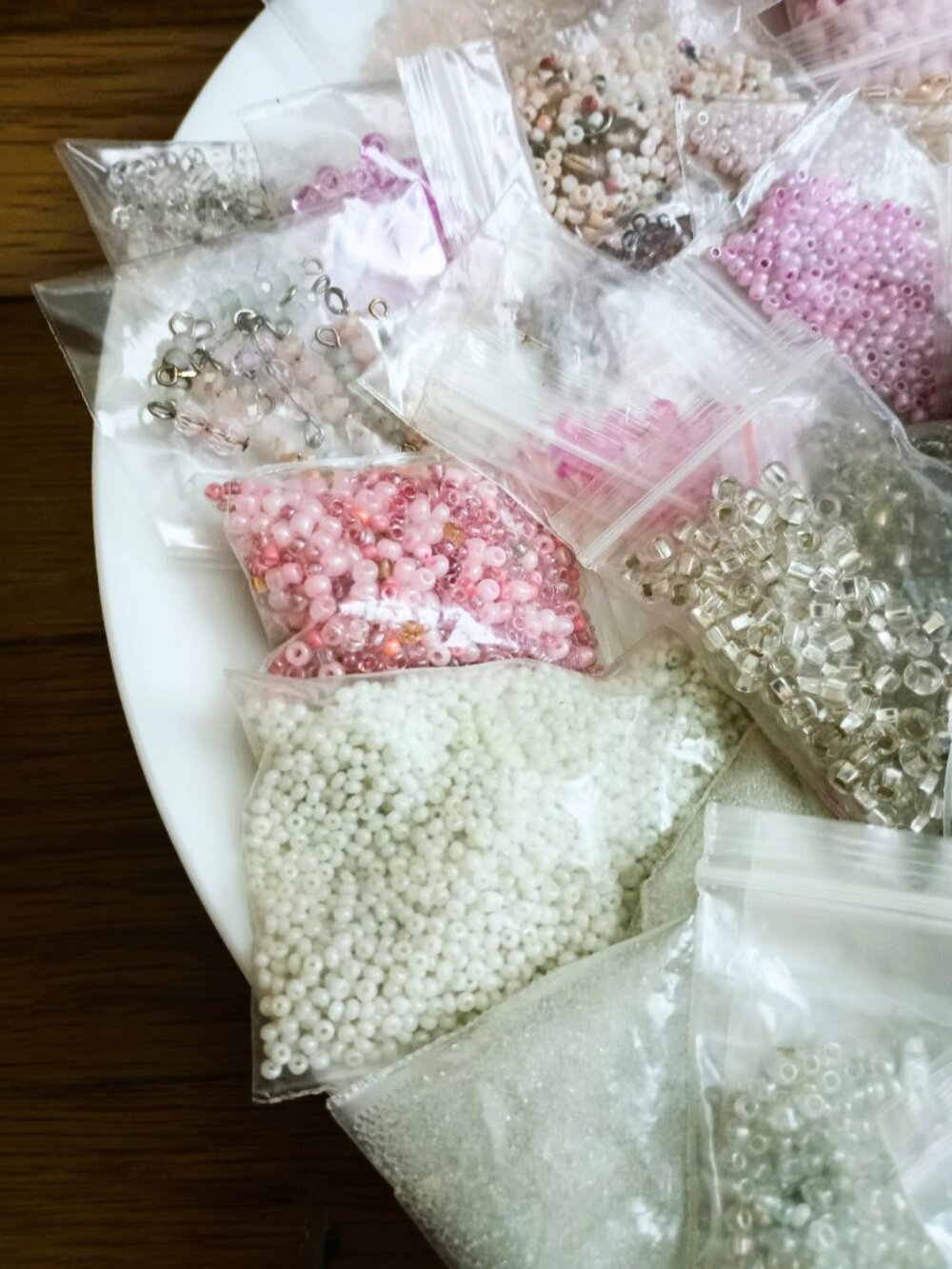 DIY Assorted Bulk Seed & Small Beads 1.9lb Pink & White Tones - Picture 2 of 9